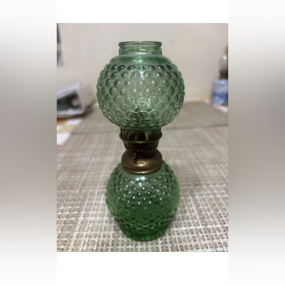 VINTAGE HOBNAIL EMERALD GREEN MINITURE OIL LAMP GREEN CHIMNEY HONG KONG 8.5"